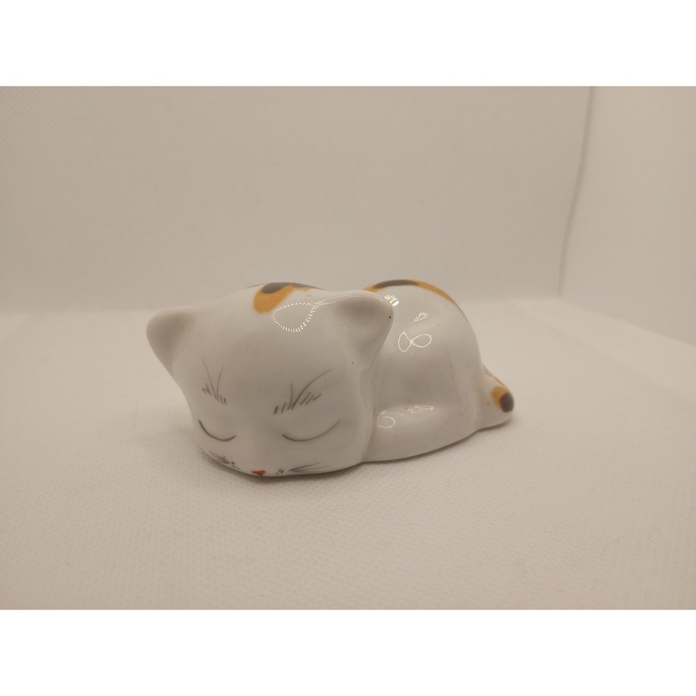 Vintage Stylized Ceramic Sleeping Cat Figurine Calico Spotted Kitten 3 Inch